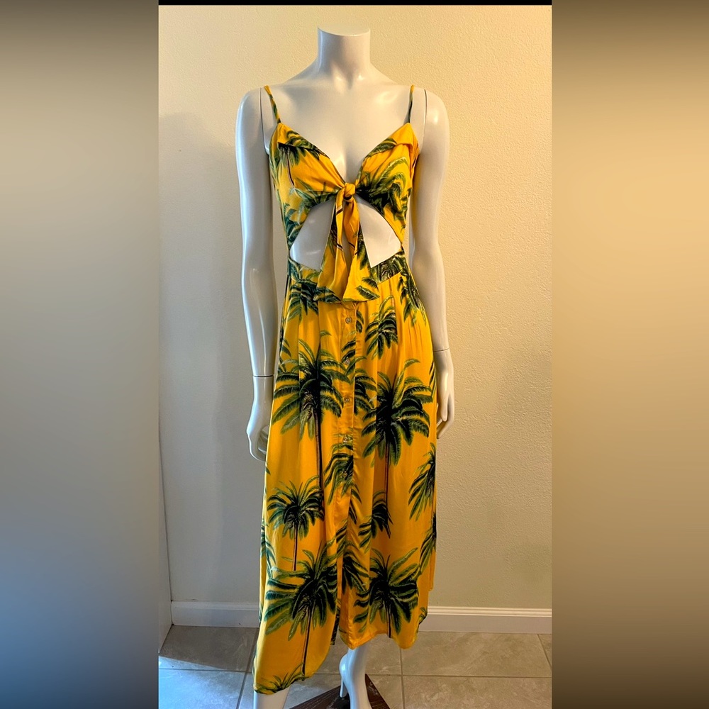 Agua Bendita Goa Karen Dress. Size Medium. Brand new with tags still attached!